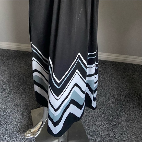 SOLD- 💰Chevron Print Halter Maxi Dress💰 - Picture 2 of 4